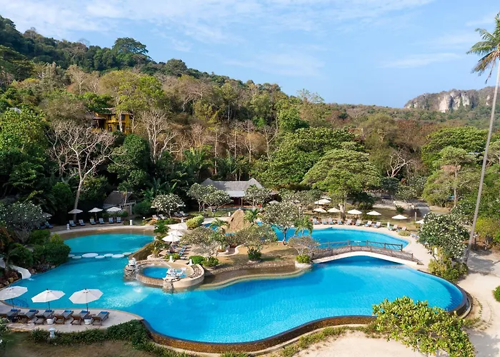 Phi Phi Don hotels near Ao Poh Bay