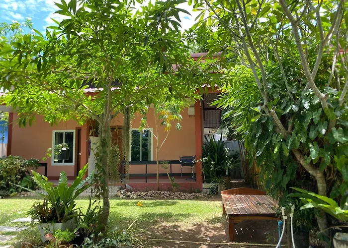 Pet friendly Baan Longhaad Hostel Koh Lanta