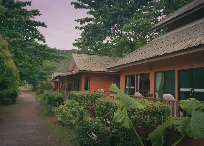 Koh Lanta Self Catering Holidays near Saladan Pier