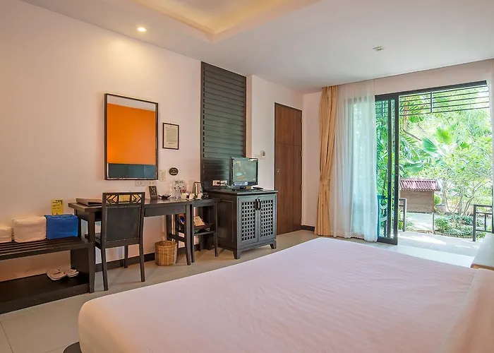Railay Beach hotels near Ao Nam mao pier