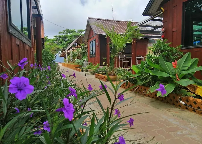 Phi Phi Don hotels near Ao Tonsai Pier